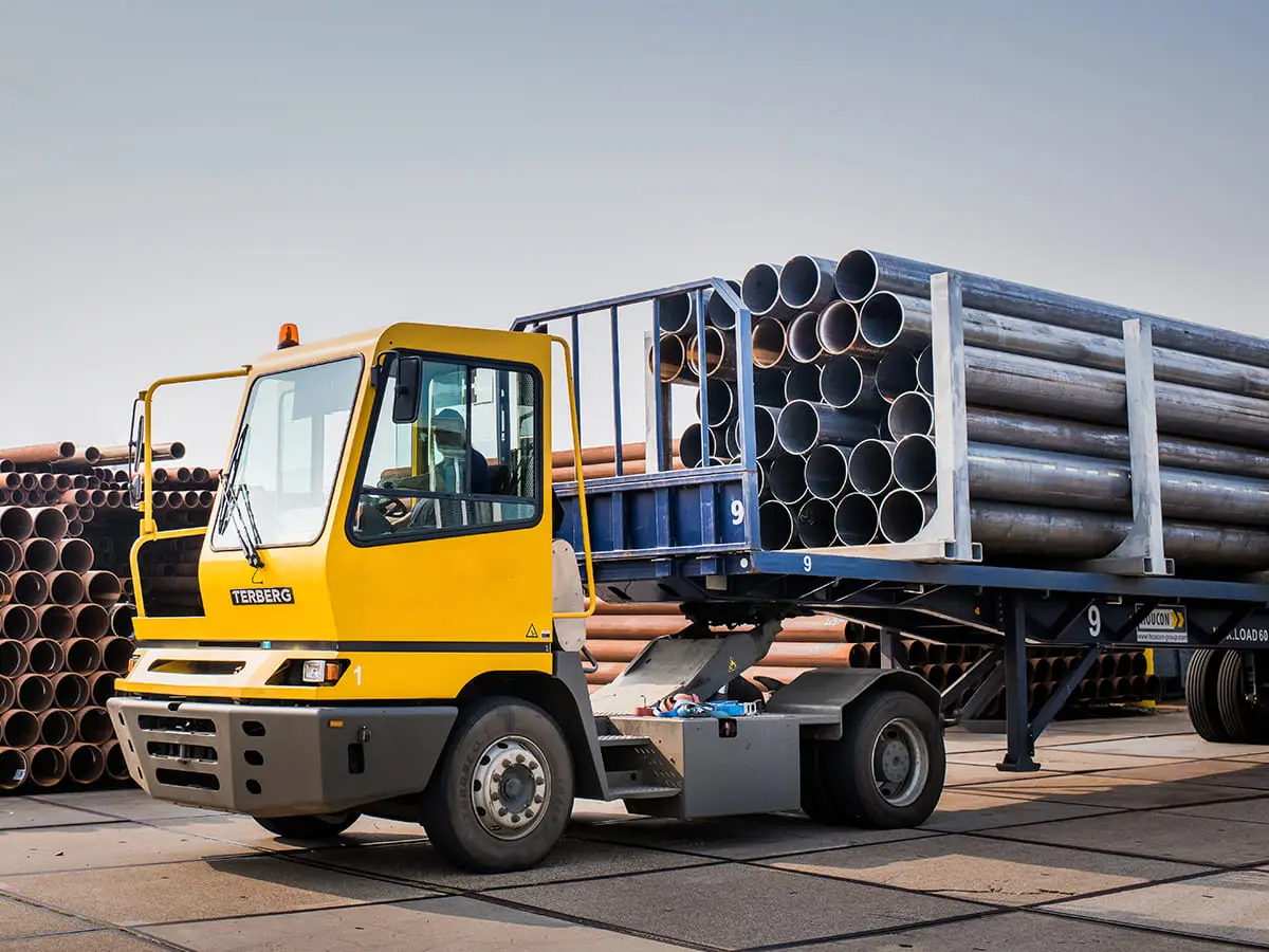 Ruime voorraad met ijzeren buizen
